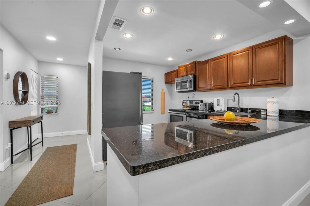 7956 Eastlake Dr , Unit F, Boca Raton, FL 33433 Photo