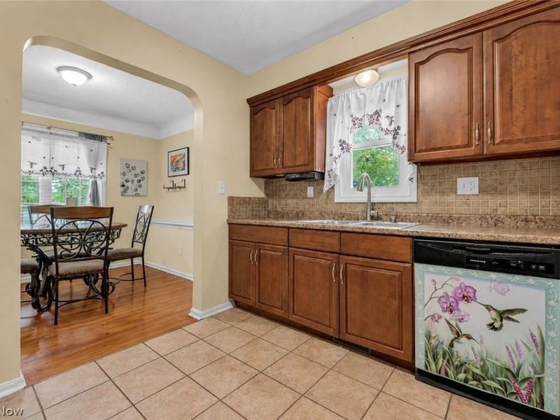 1369 Cranover Road, Lyndhurst, OH 44124 Photo 5