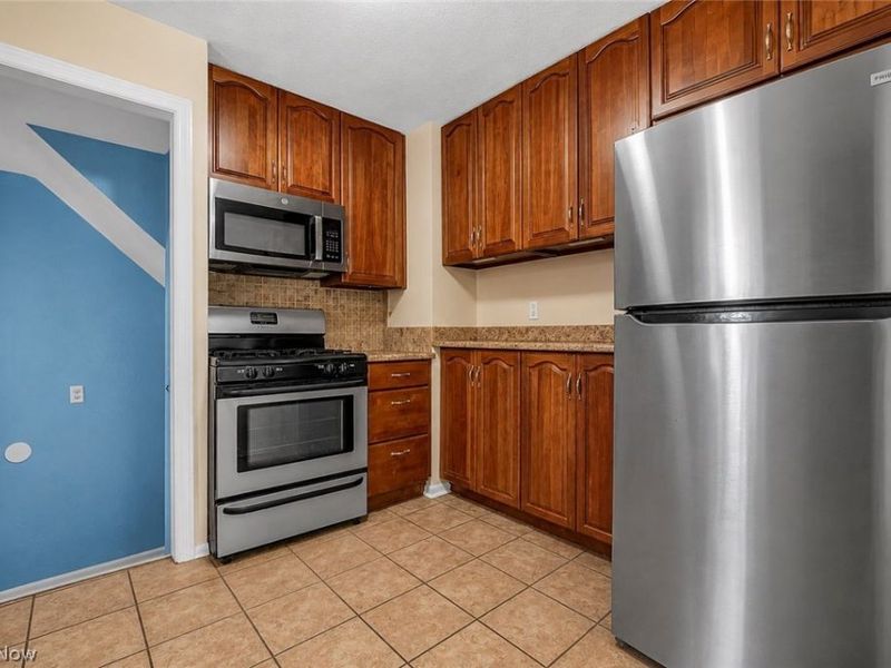 1369 Cranover Road, Lyndhurst, OH 44124 Photo 8