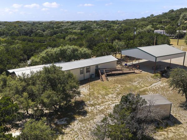 182 AUSTIN LN, Lakehills, TX 78063