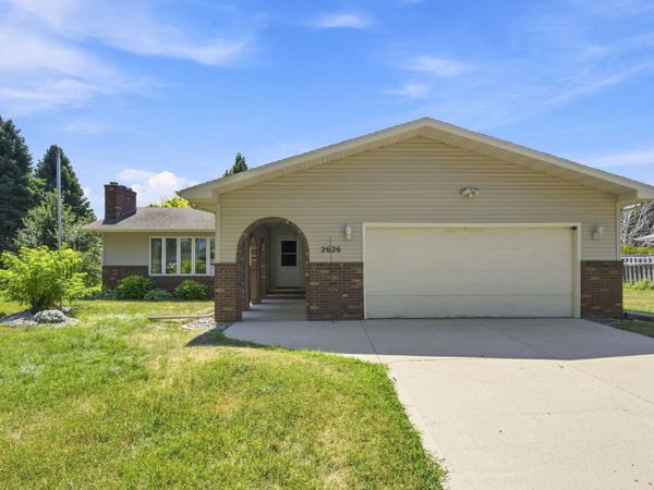2626 Eastgate Drive S, Fargo, ND 58103