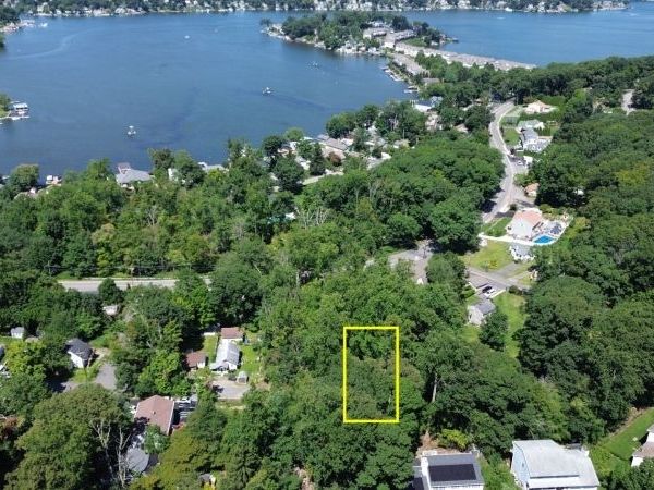 66 Iroquois Ave, Roxbury, NJ 07850