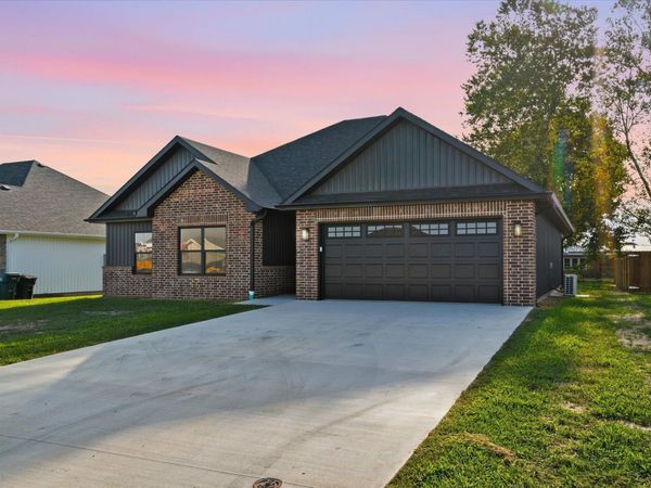 2740 S Caden Lane, Bolivar, MO 65613