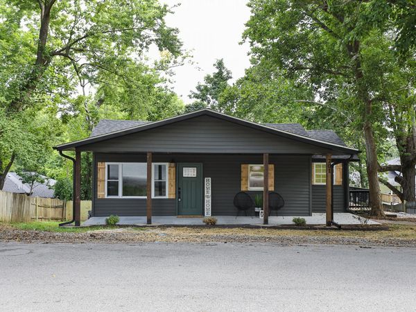 701 E Oak Street , Ozark, MO 65721