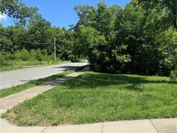 1800 E 24th Street, Kansas City, MO 64127