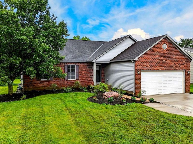 699 Scioto Meadows Boulevard, Grove City, OH 43123 Photo 1