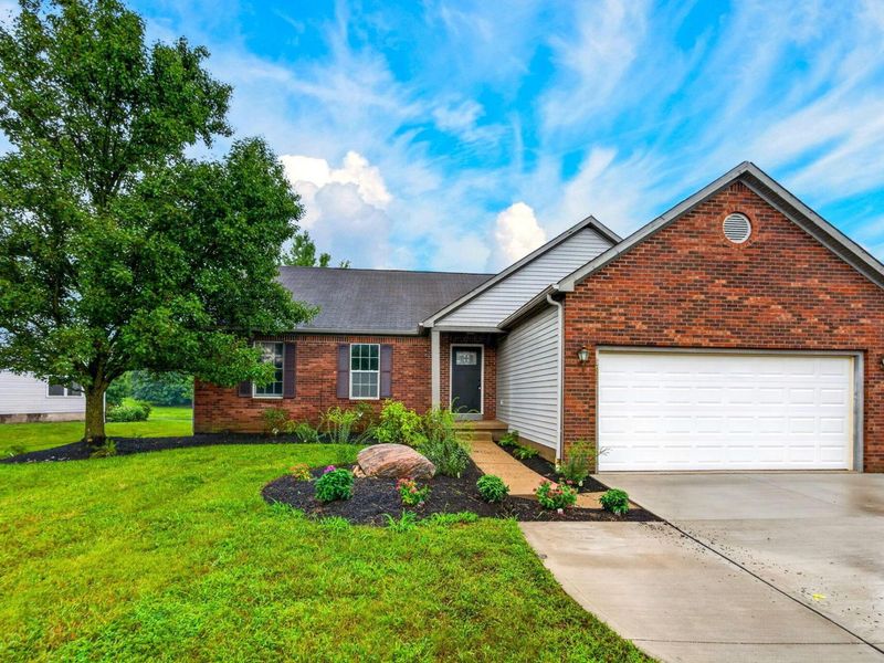 699 Scioto Meadows Boulevard, Grove City, OH 43123 Photo 2