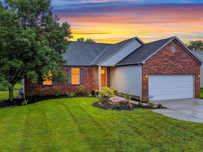 699 Scioto Meadows Boulevard, Grove City, OH 43123 Photo 3