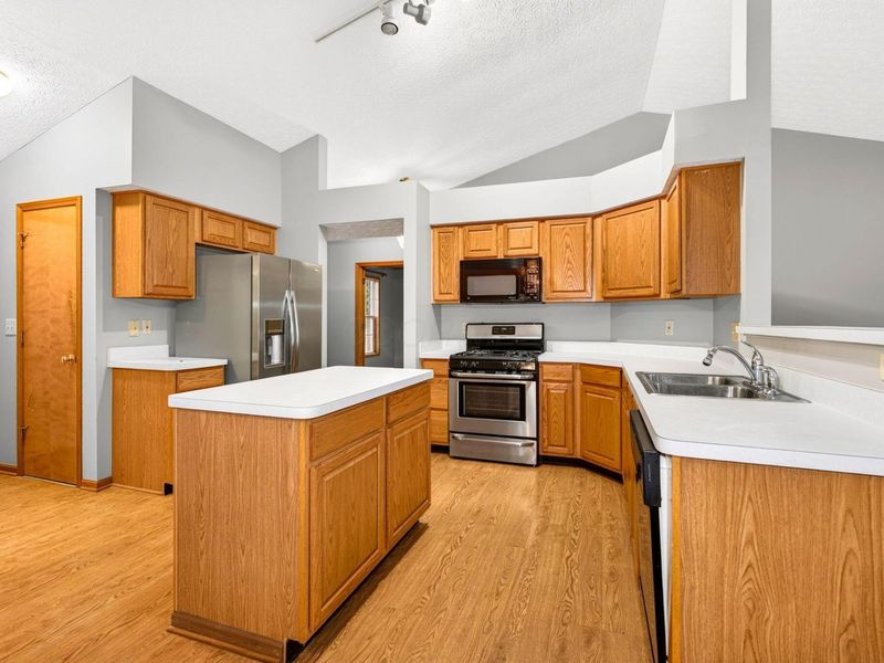 699 Scioto Meadows Boulevard, Grove City, OH 43123 Photo 32