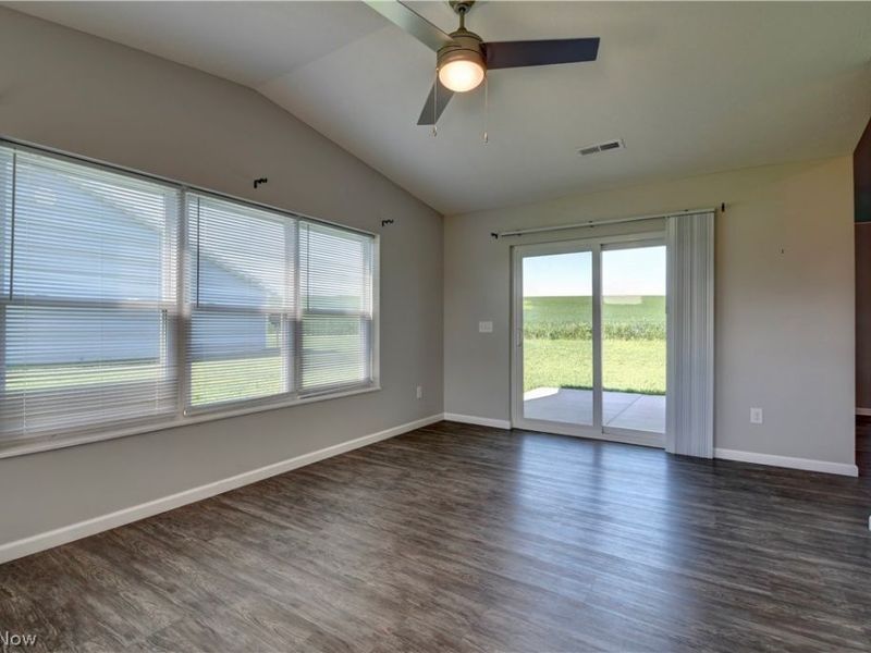 586 Keim Drive NW, Strasburg, OH 44680 Photo 3