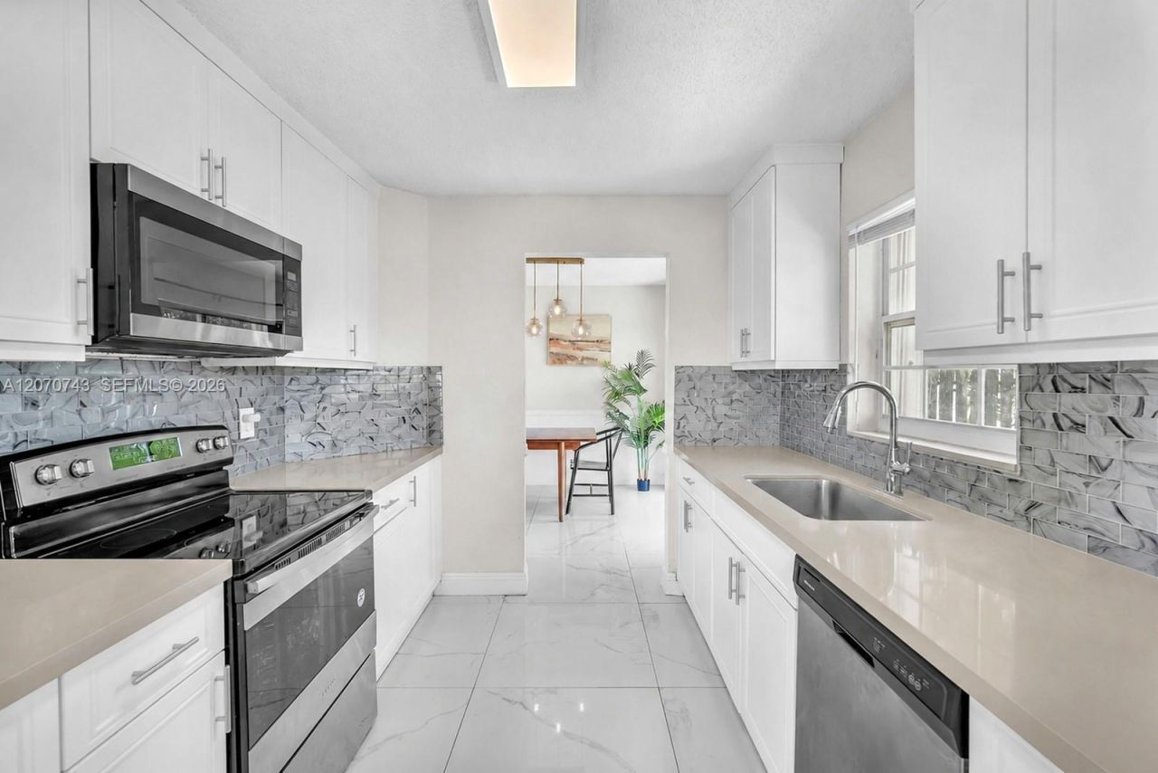 223 SW 159th Way, Sunrise, FL 33326 Photo