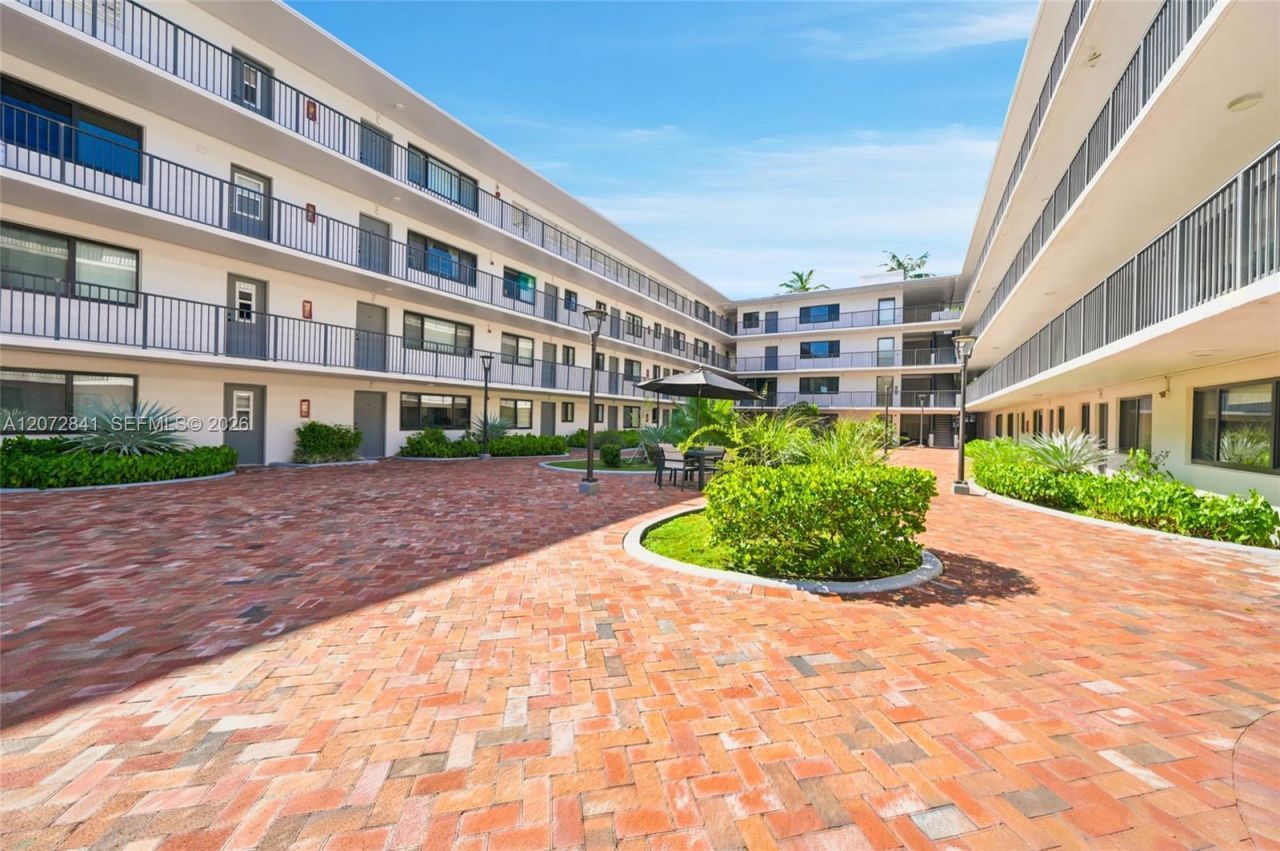 2930 Day Ave , Unit N104, Miami, FL 33133 Photo