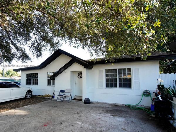 2500 NW 91st St , Miami, FL 33147