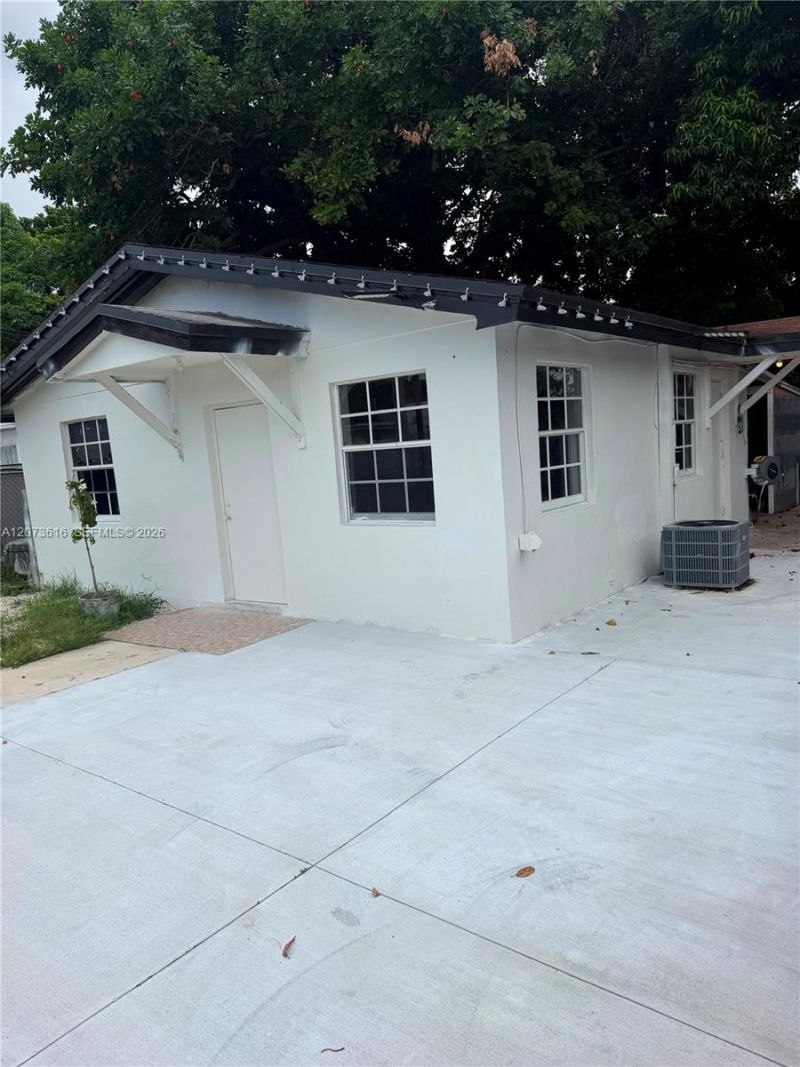 2500 NW 91st St , Miami, FL 33147 Photo