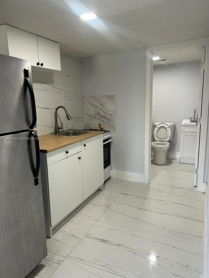 2500 NW 91st St , Miami, FL 33147 Photo