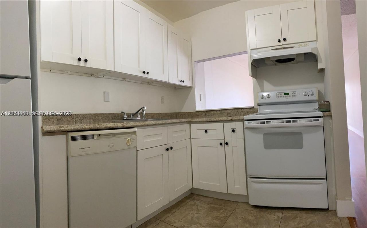 7900 Camino Cir , Unit 403, Miami, FL 33143 Photo