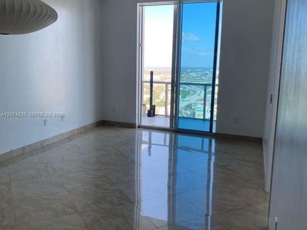 185 SW 7th St, Unit 4303, Miami, FL 33130