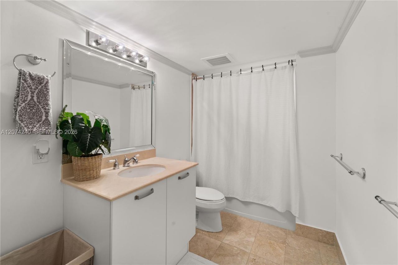 2011 N Ocean Blvd , Unit 401, Fort Lauderdale, FL 33305 Photo