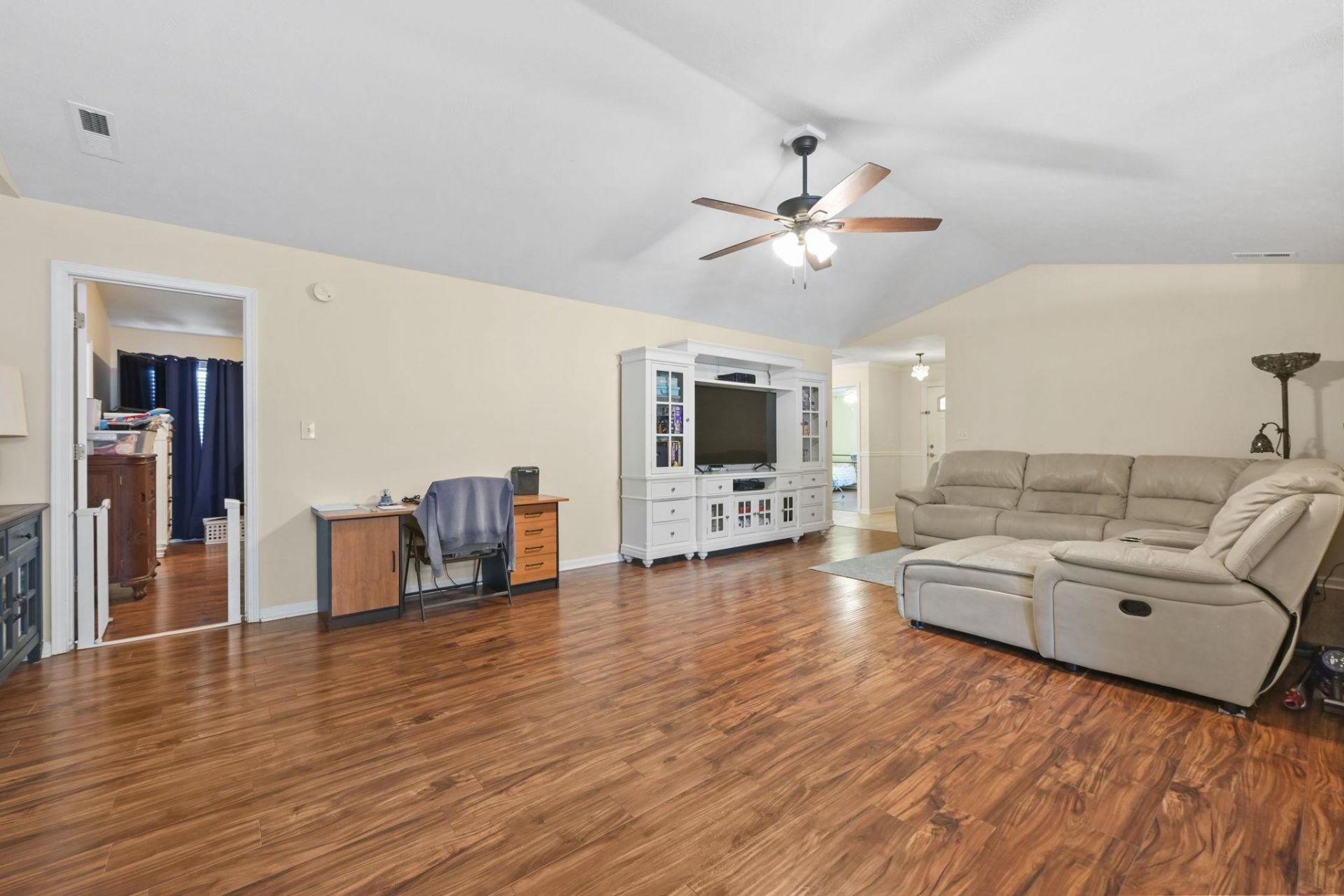 4019 Douglas Fir Ln. Photo 7
