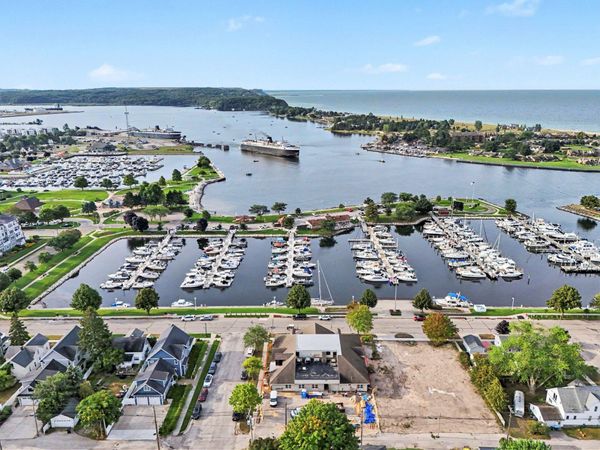 502 W Loomis Street, Unit 104, Ludington, MI 49431
