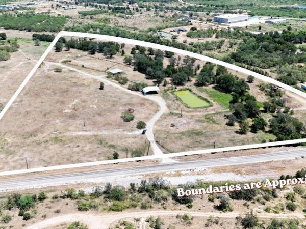 4629 Fm-2984, Luling, TX 78648