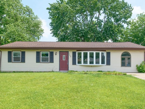 703 Dearborn Road , Valparaiso, IN 46385