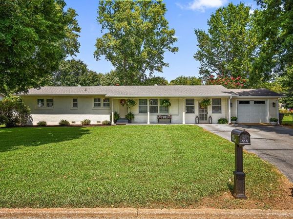 414 8th St , Lawrenceburg, TN 38464