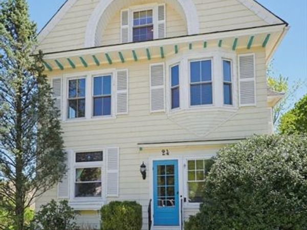 24 Main St, Upton, MA 01568