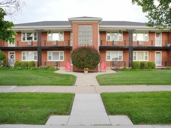 1427 Homestead Road, Unit E, La Grange Park, IL 60526