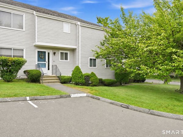 211 Greens Farm, Unit 211, Branford, CT 06405