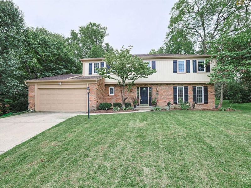 427 Flemridge Court, Wyoming, OH 45231 Photo 1