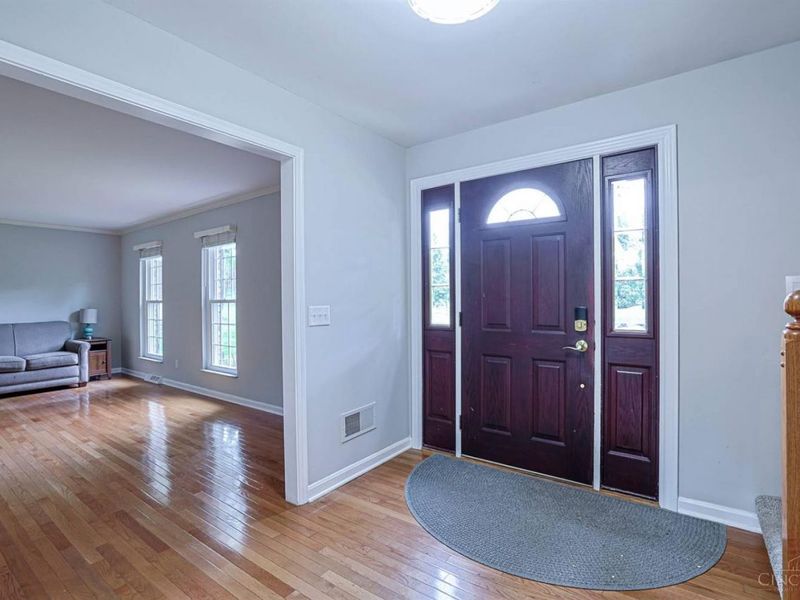 427 Flemridge Court, Wyoming, OH 45231 Photo 4