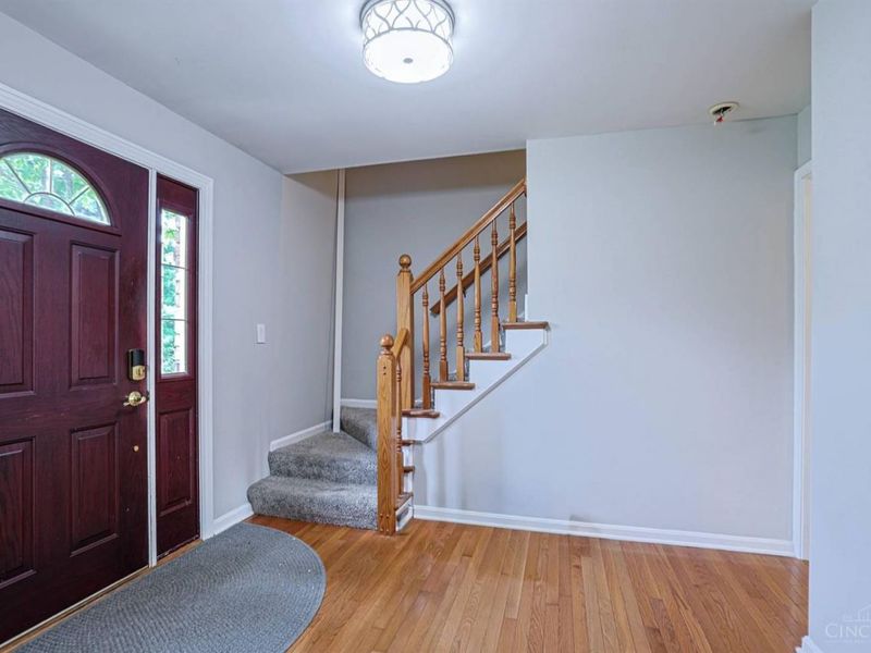 427 Flemridge Court, Wyoming, OH 45231 Photo 5