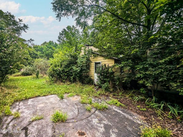 2042 County Road 32 , Helena, OH 43435