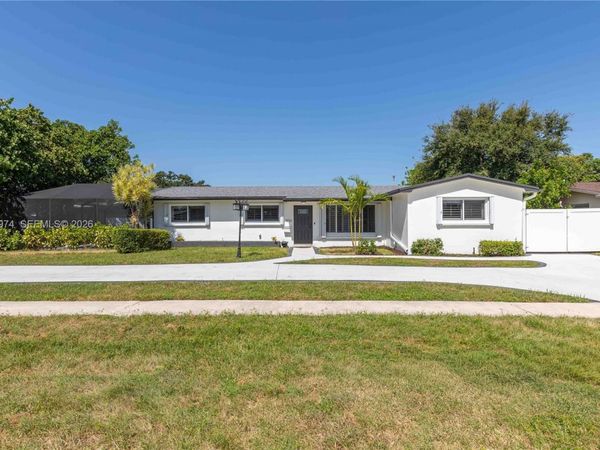 1900 NW 82nd Ter , Pembroke Pines, FL 33024