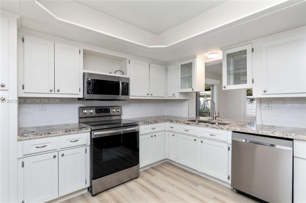 1900 NW 82nd Ter , Pembroke Pines, FL 33024 Photo