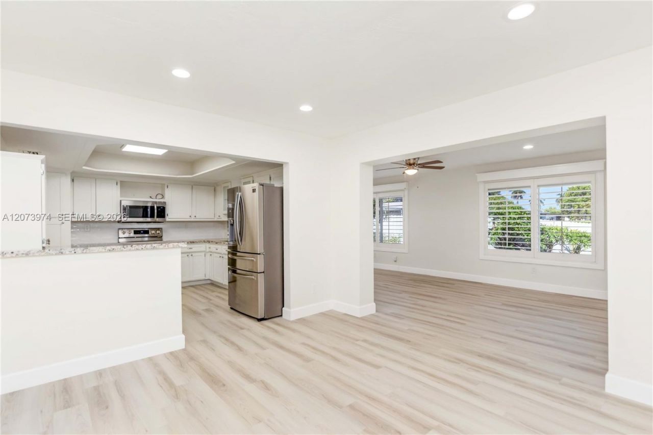 1900 NW 82nd Ter , Pembroke Pines, FL 33024 Photo