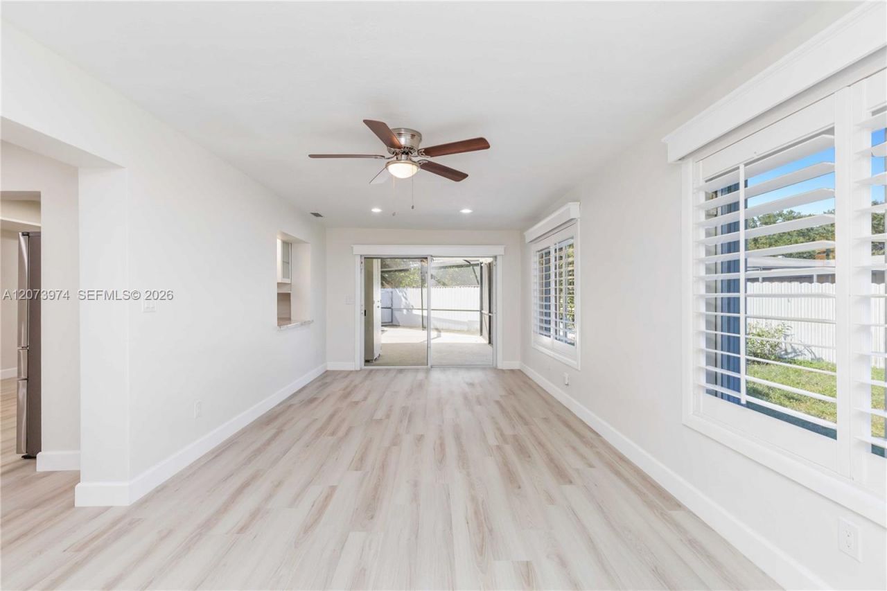 1900 NW 82nd Ter , Pembroke Pines, FL 33024 Photo