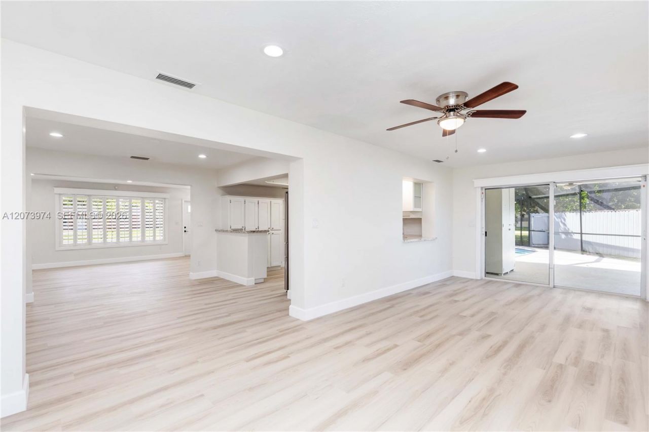 1900 NW 82nd Ter , Pembroke Pines, FL 33024 Photo