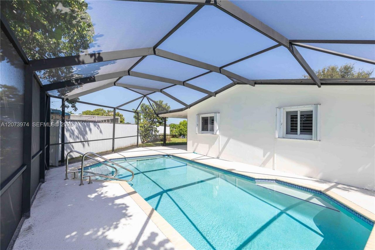 1900 NW 82nd Ter , Pembroke Pines, FL 33024 Photo