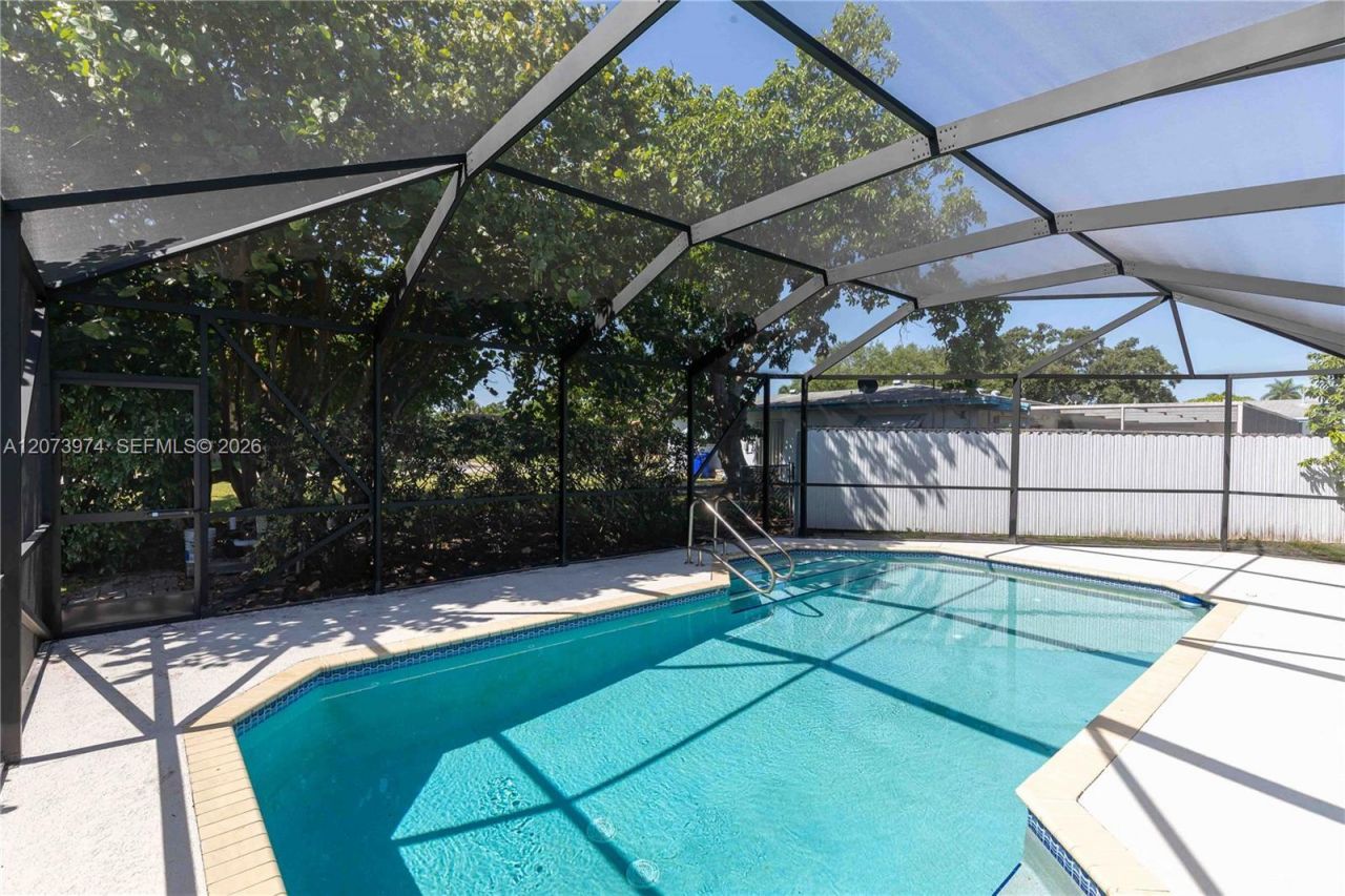 1900 NW 82nd Ter , Pembroke Pines, FL 33024 Photo