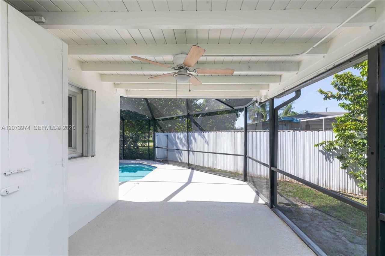 1900 NW 82nd Ter , Pembroke Pines, FL 33024 Photo