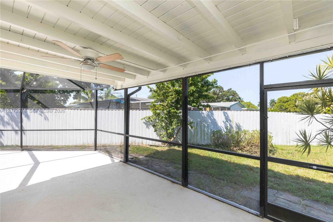 1900 NW 82nd Ter , Pembroke Pines, FL 33024 Photo