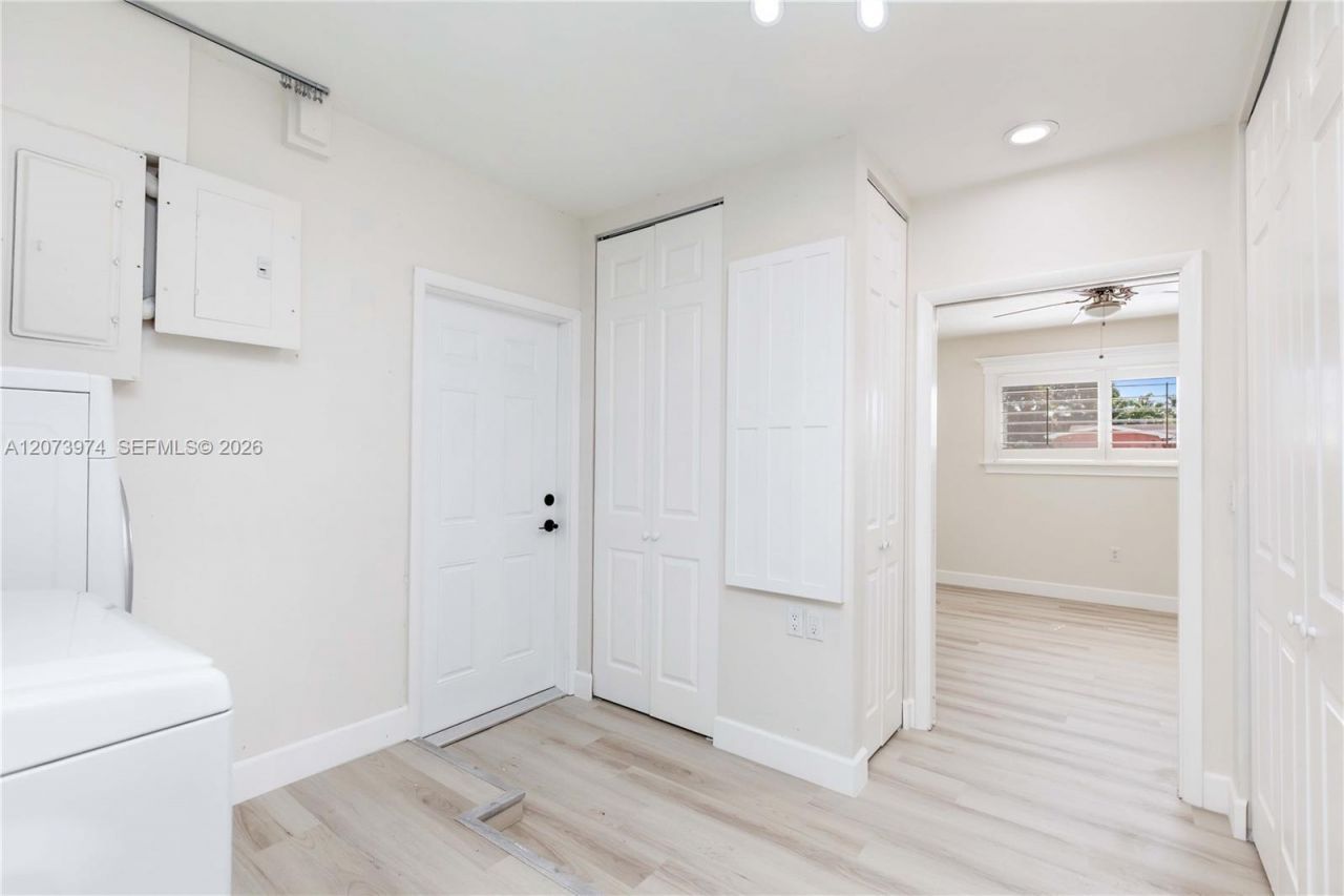 1900 NW 82nd Ter , Pembroke Pines, FL 33024 Photo