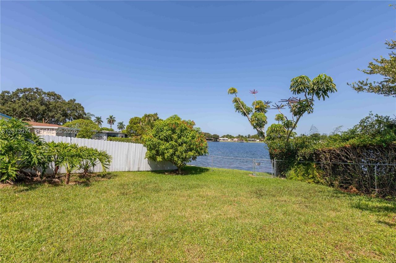 1900 NW 82nd Ter , Pembroke Pines, FL 33024 Photo