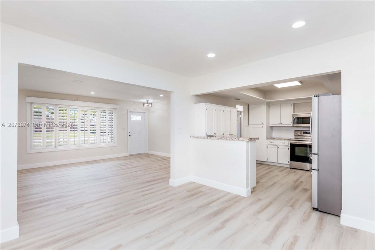 1900 NW 82nd Ter , Pembroke Pines, FL 33024 Photo