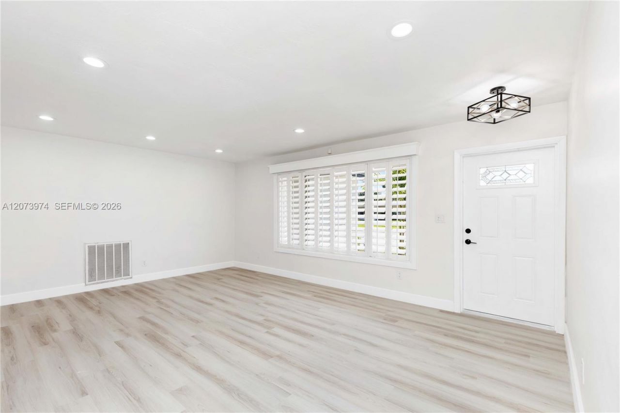 1900 NW 82nd Ter , Pembroke Pines, FL 33024 Photo