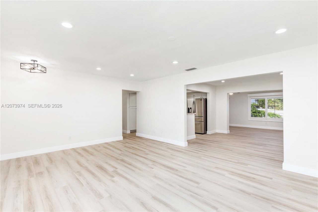 1900 NW 82nd Ter , Pembroke Pines, FL 33024 Photo