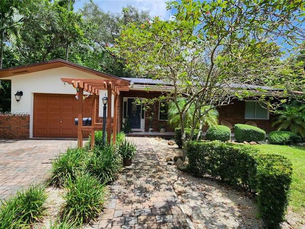 391 NE 131st St , North Miami, FL 33161