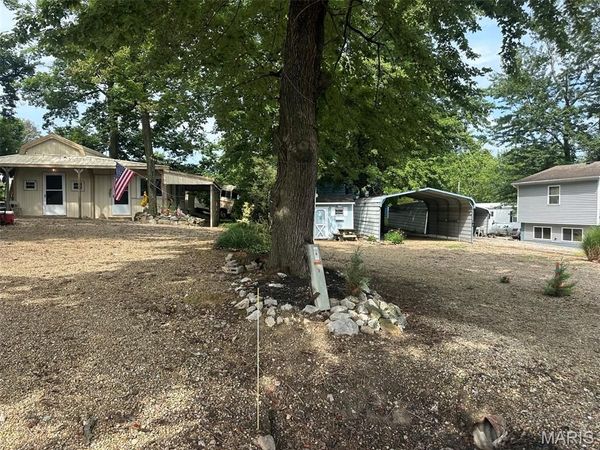 19609 Kay Lane, Carlyle, IL 62231